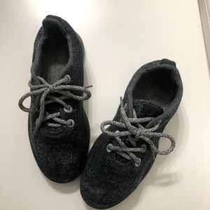 Women’s runner Allbirds grey wool with black sole sz 9